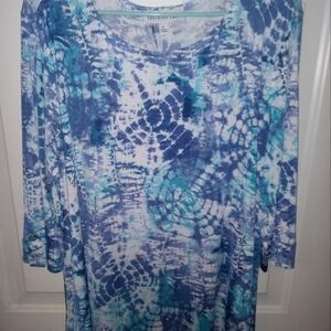 Journee Collection Women's Blue Tie-Dye Top
